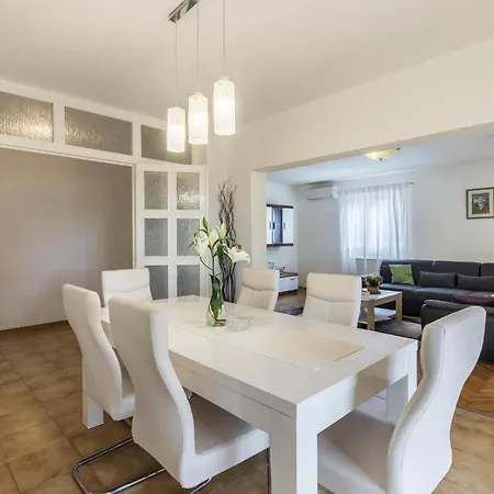 3 Bedroom Gorgeous In *