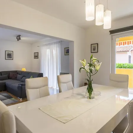 בית נופש Amazing Home In Labin לאבין