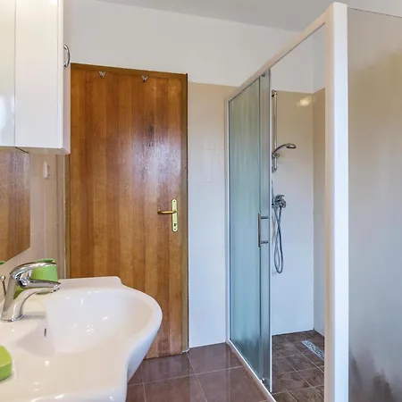 Amazing Home In Labin בית נופש